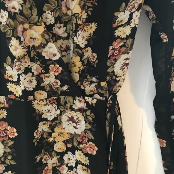 WAYF wrap dress - Picture 2 of 6